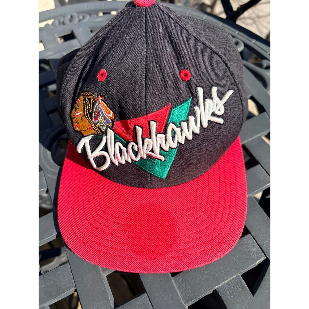 Mitchell & Ness Blackhawks Snapback Hat Vintage NHL Script Logo